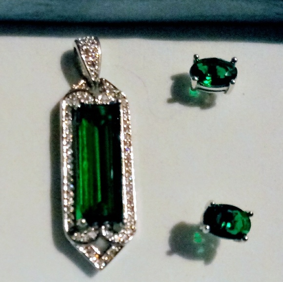 Sterling Silver w/ Emerald Stones - Picture 4 of 4